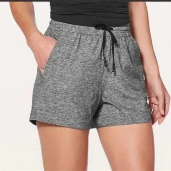 Lululemon Spring Break Away Short II‎ - size 4 Heather Lux Gray - Picture 2 of 7